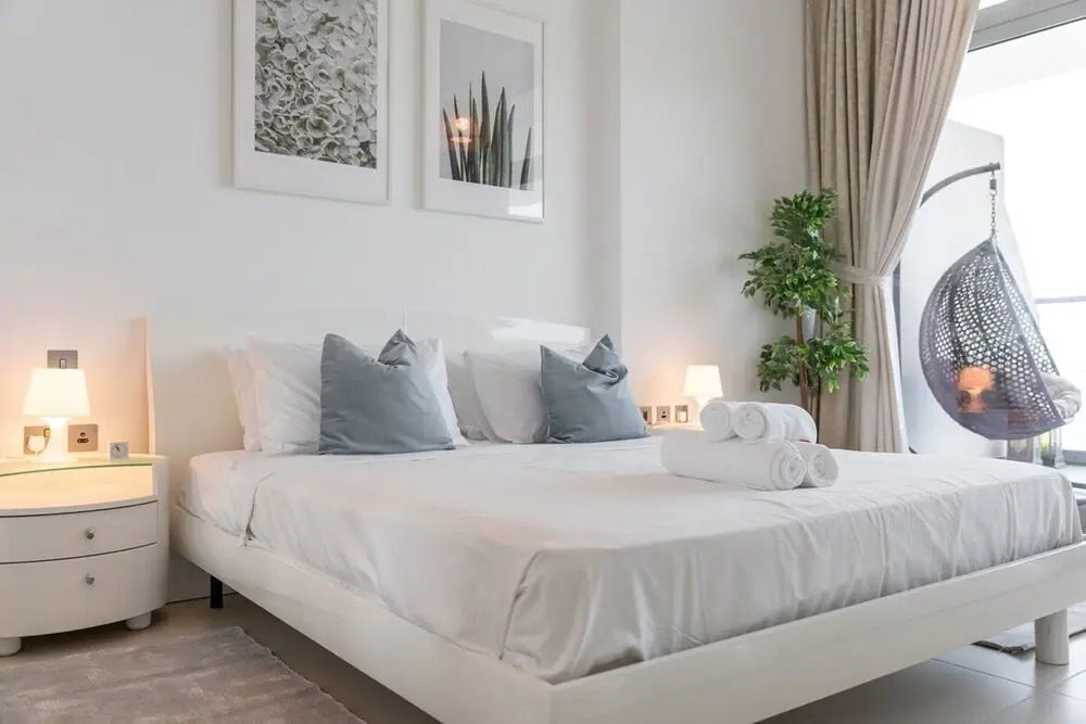 Peaceful and Airy 1-bedroom Apartment With the Palm Beach View