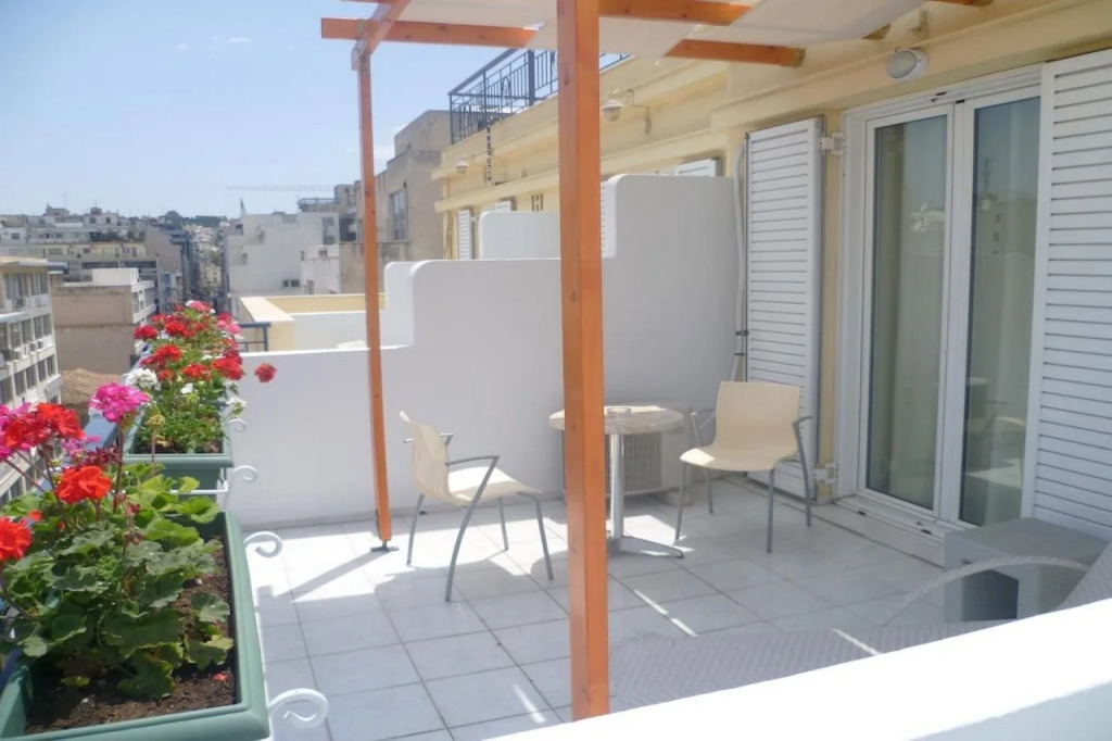 Triton Hotel Piraeus