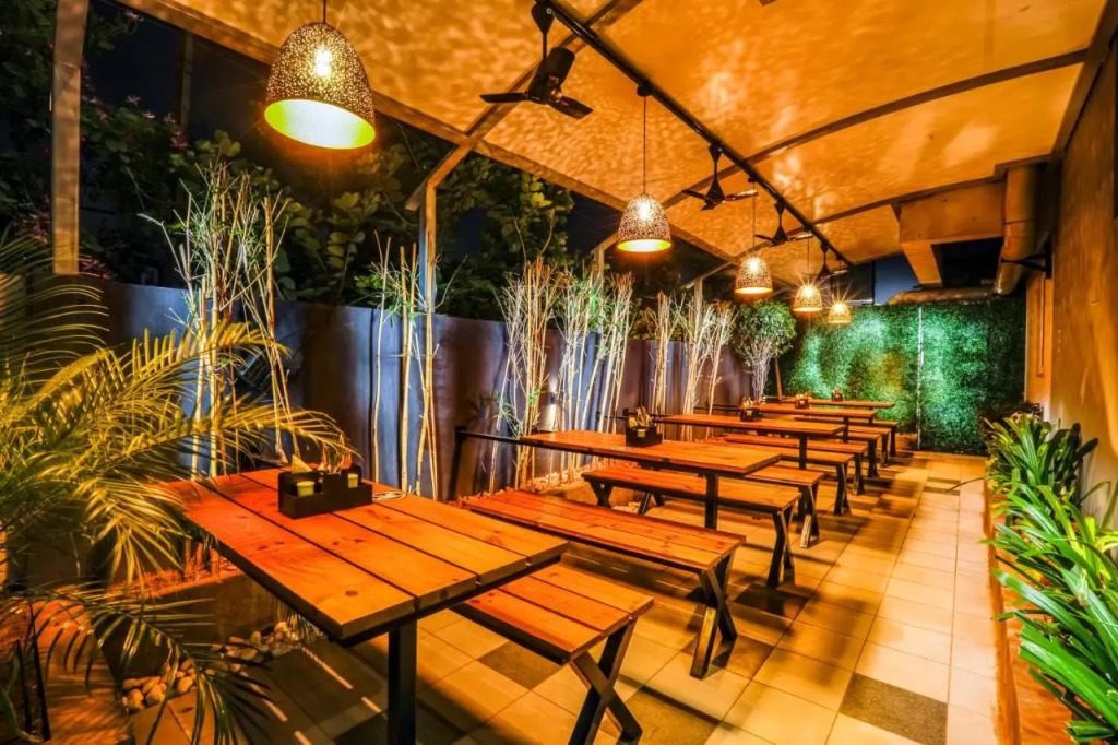 Floressa Randa Business Hotel