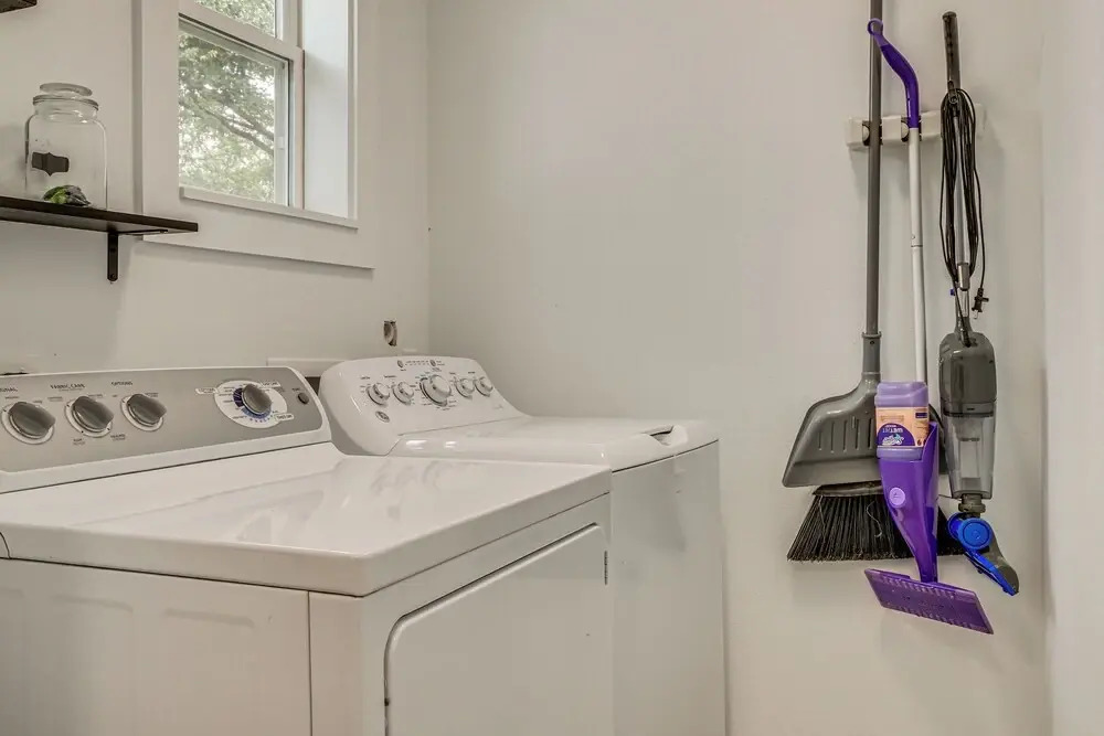 Near Historic Georgetown Square! Updated Home