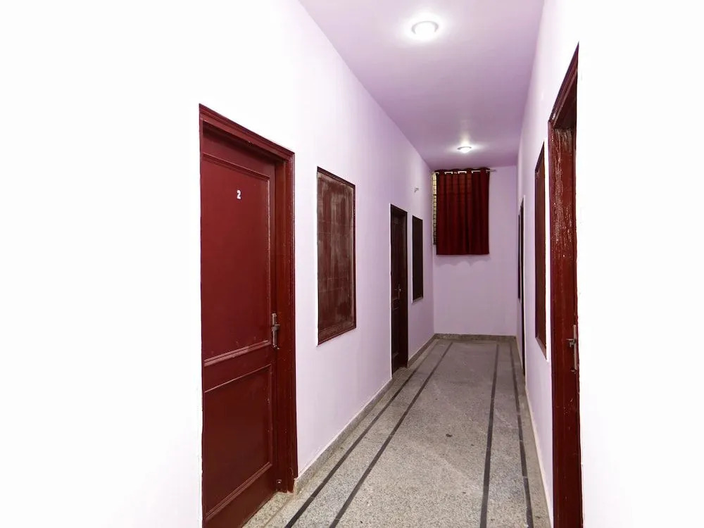 OYO 36700 Moonlight Residency