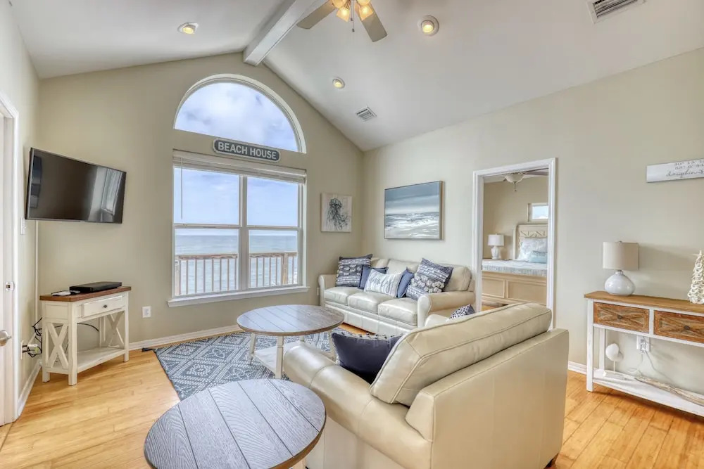 Villa Delphinus - Beachfront! And Pet Friendly! Feel The Ocean Breezed And Hear The Waves Lapping Right At Your Doorstep! 3 Bedroom Home by RedAwning