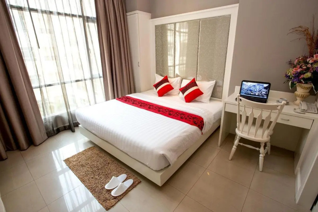 Hope Land Hotel 46/1