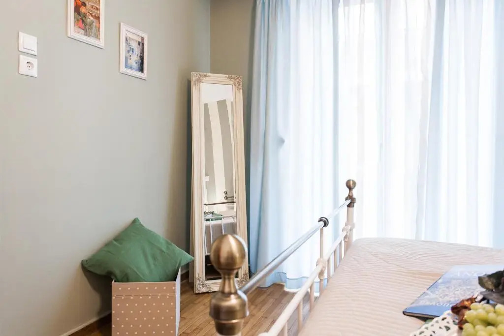 Charming Acropolis Metro Station apartment, clean and cozy