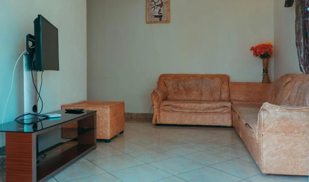 RS VILLA student share apartments with private room,free wifi ,100mts to the beach