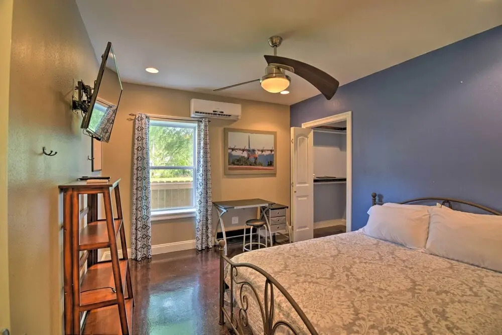 Waveland Family House, 4-minute Drive to the Beach