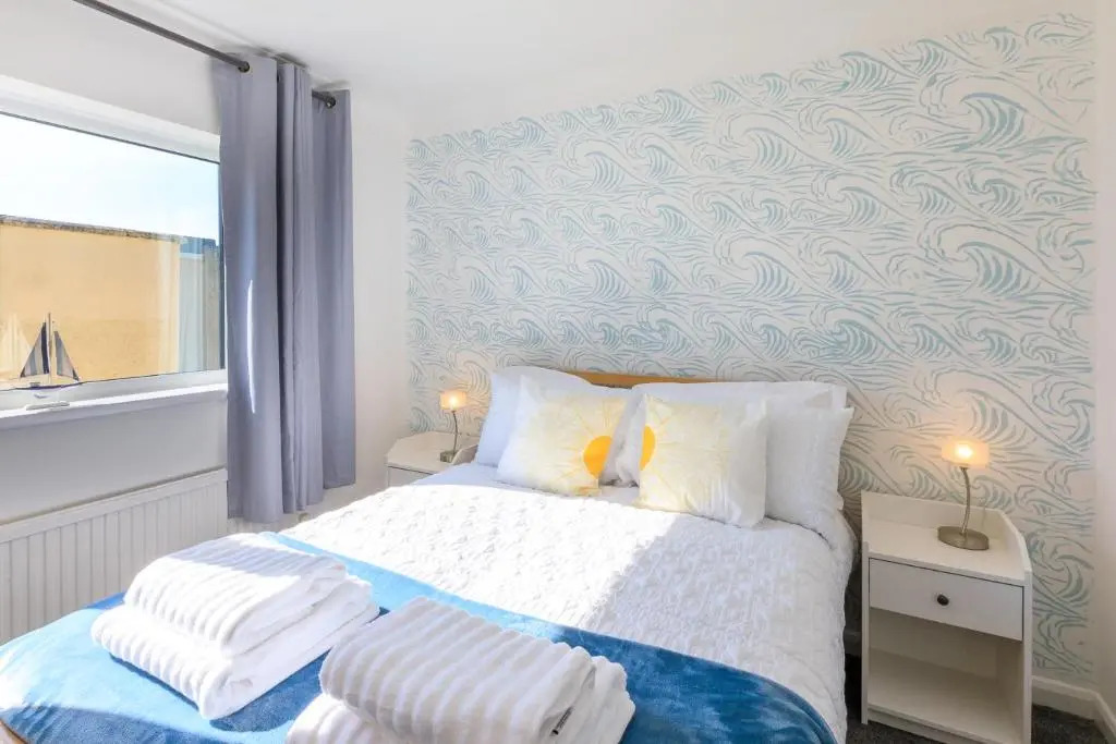Cottage sleeps 6 within 5 mins from the sea