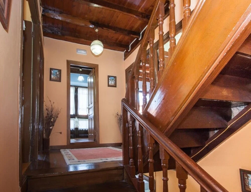 Casa del Cuetu. Traditional village house in Asturias