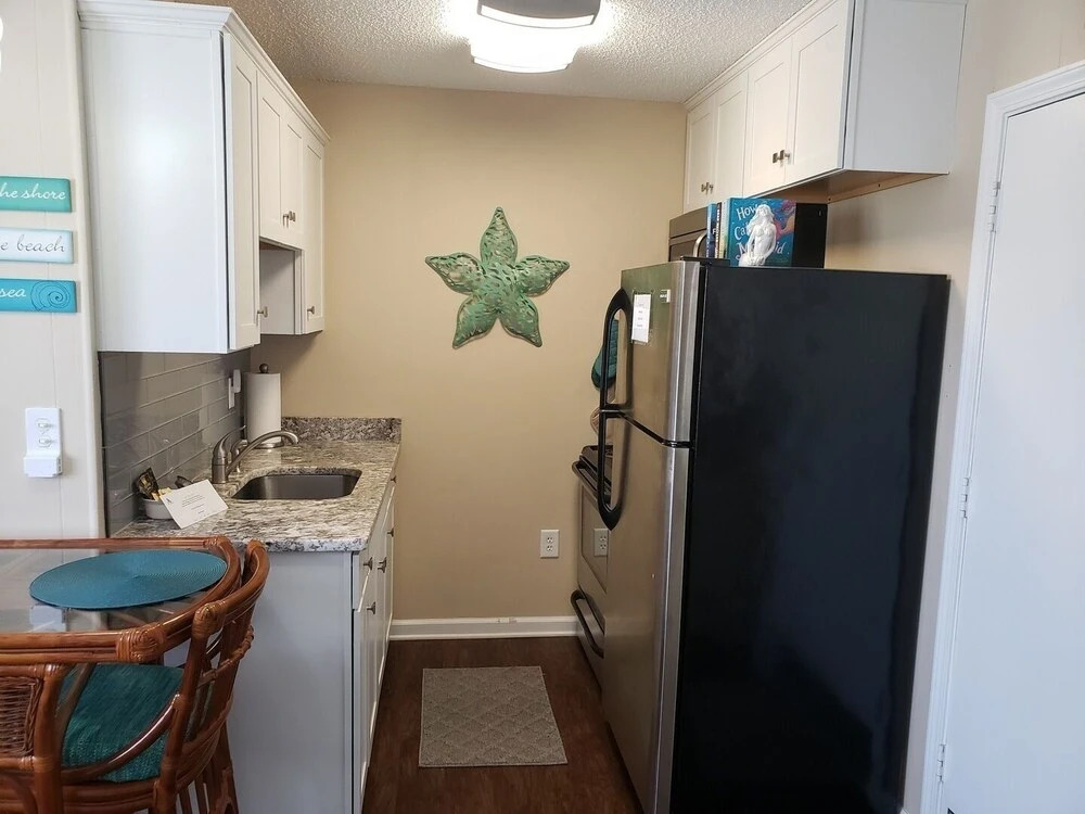 Tiki s Beachside Bungalow - Studio Condo Just Steps From the Sand