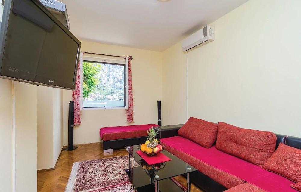 1 Bedroom Beach Front Home In Kotor