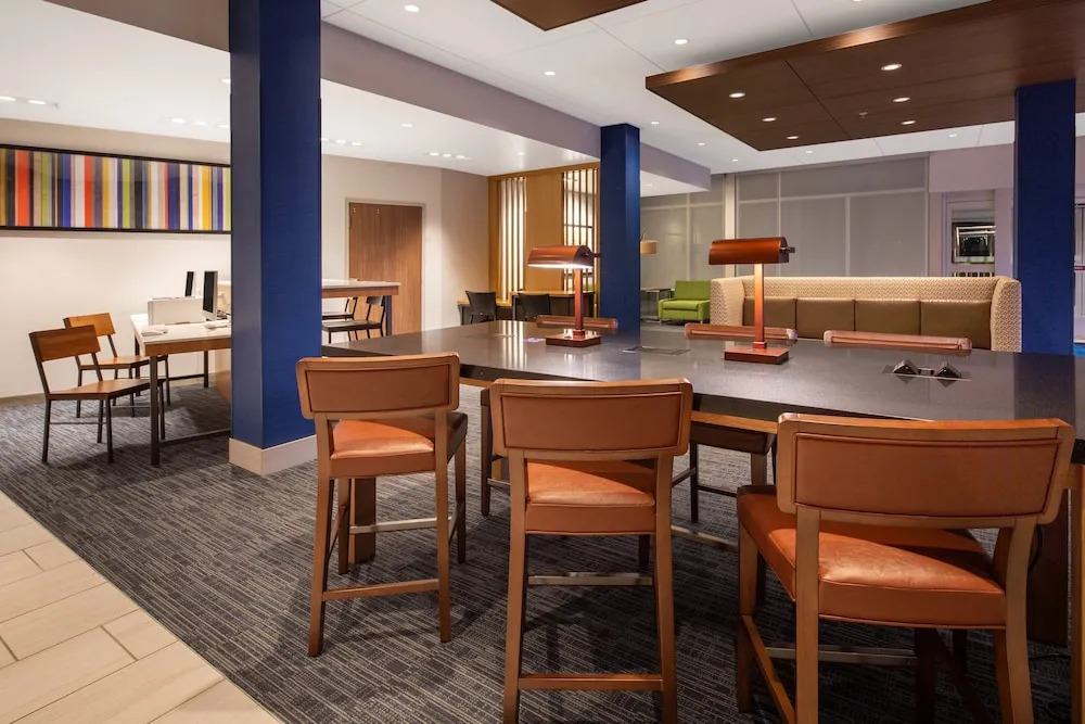 Holiday Inn Express & Suites Chico by IHG