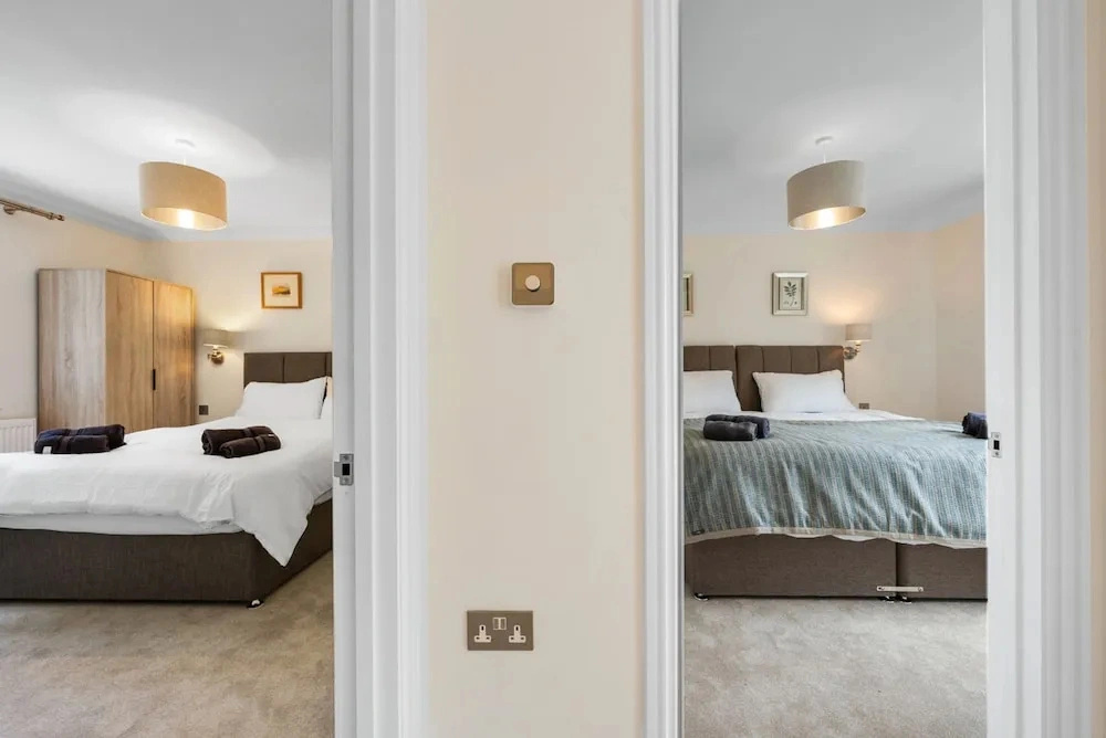Spacious 3BR Flat in Stroud Haven