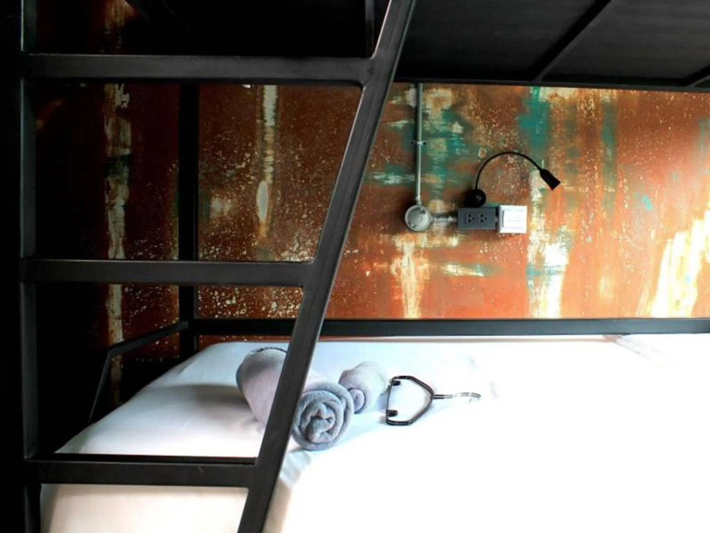 Thrive The Hostel : Patpong by The Belle