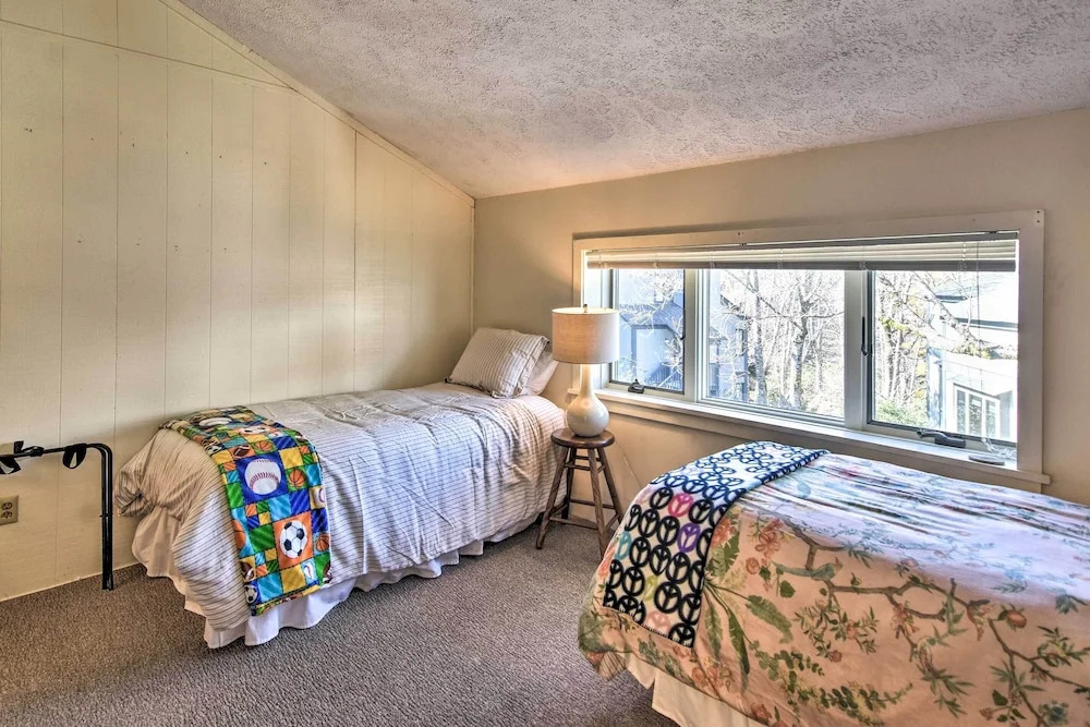Steps to Ski Resort: Sugar Mountain Condo!