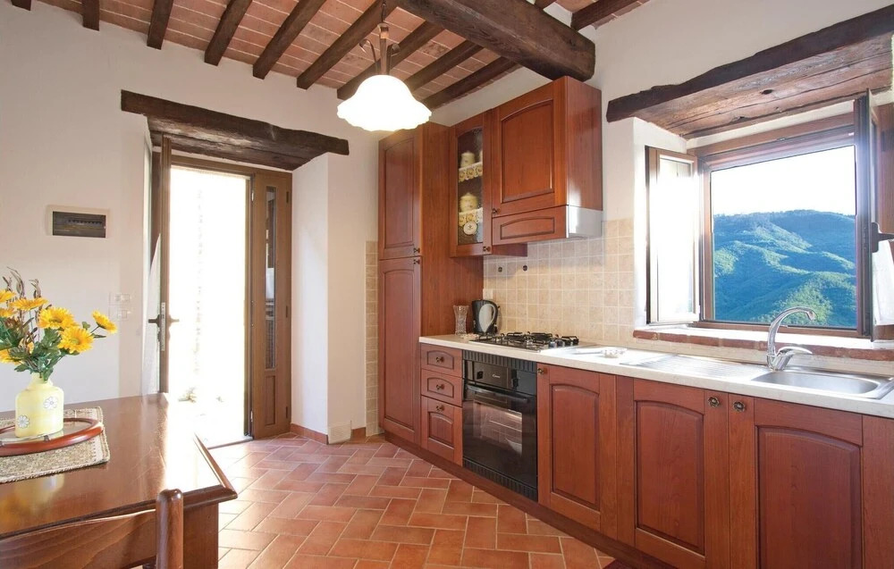 Amazing Home in Cortona AR With 4 Bedrooms, Wifi and Outdoor Swimming Pool