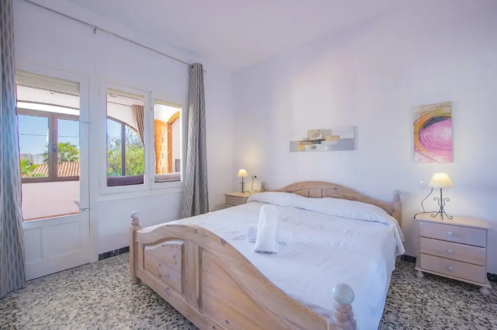 Villa - 6 Bedrooms with Pool and WiFi - 105023