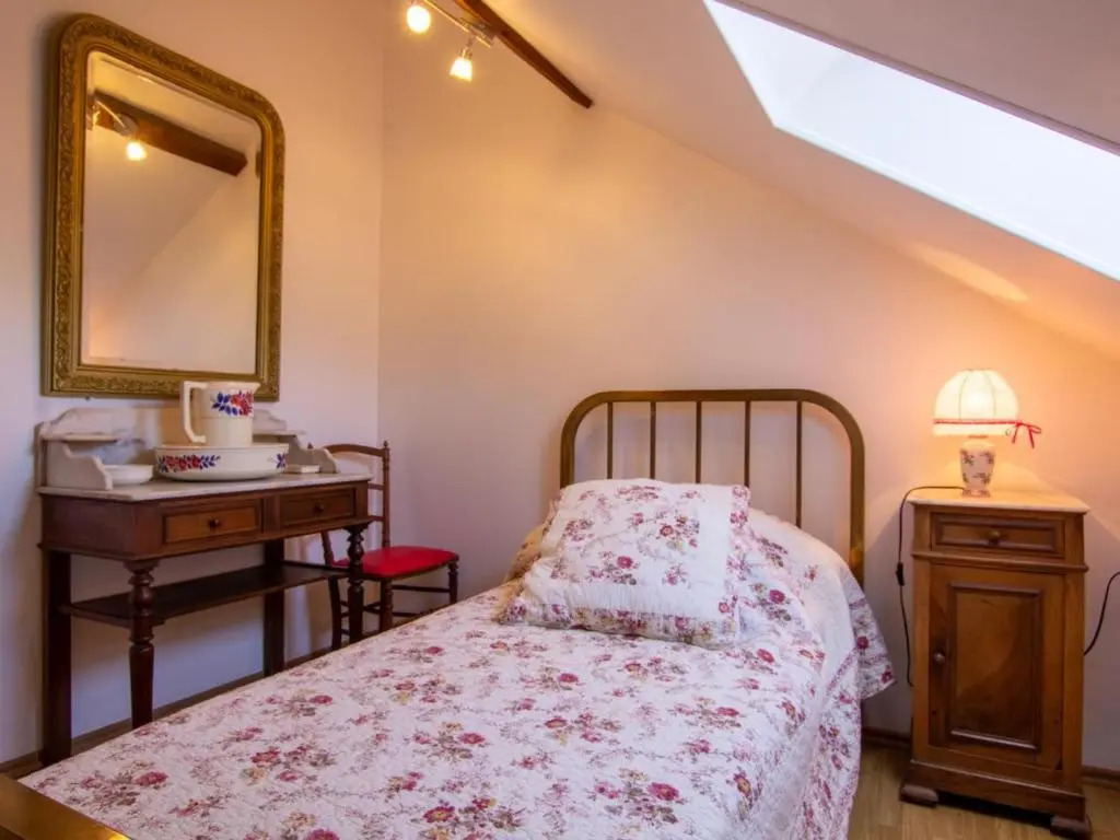 Maison spacieuse avec cheminée et grand jardin à Thiviers - FR-1-616-133