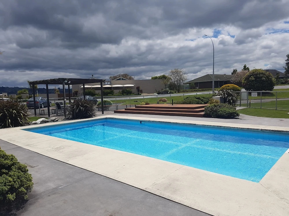 300 Lake Terrace C4
