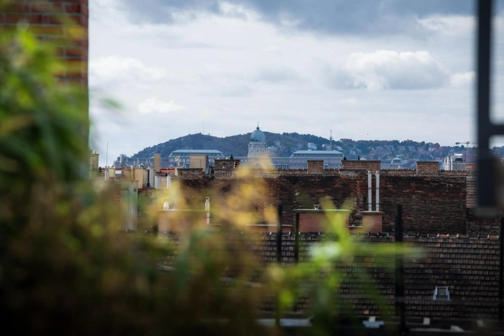 200m2 Splendid Downtown Flat with 75m2 Gergious Terrace