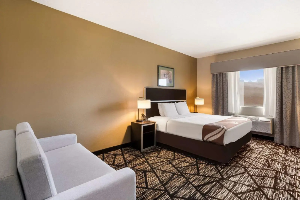 Quality Inn & Suites Pearl-Jackson