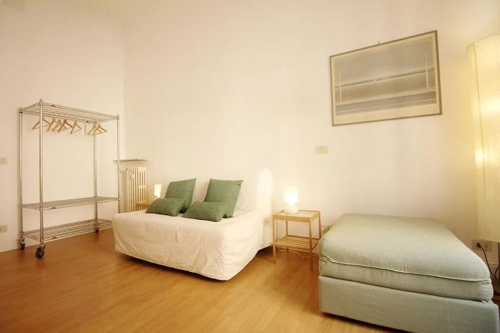 Spacious Apt Steps away from the Vatican