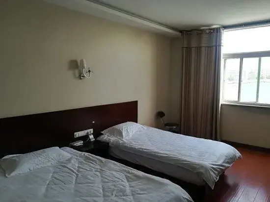 Yanggu Carnival Hotel