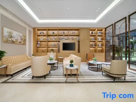 Vienna Hotel (Auto Expo Center Jintong Road Metro Station)