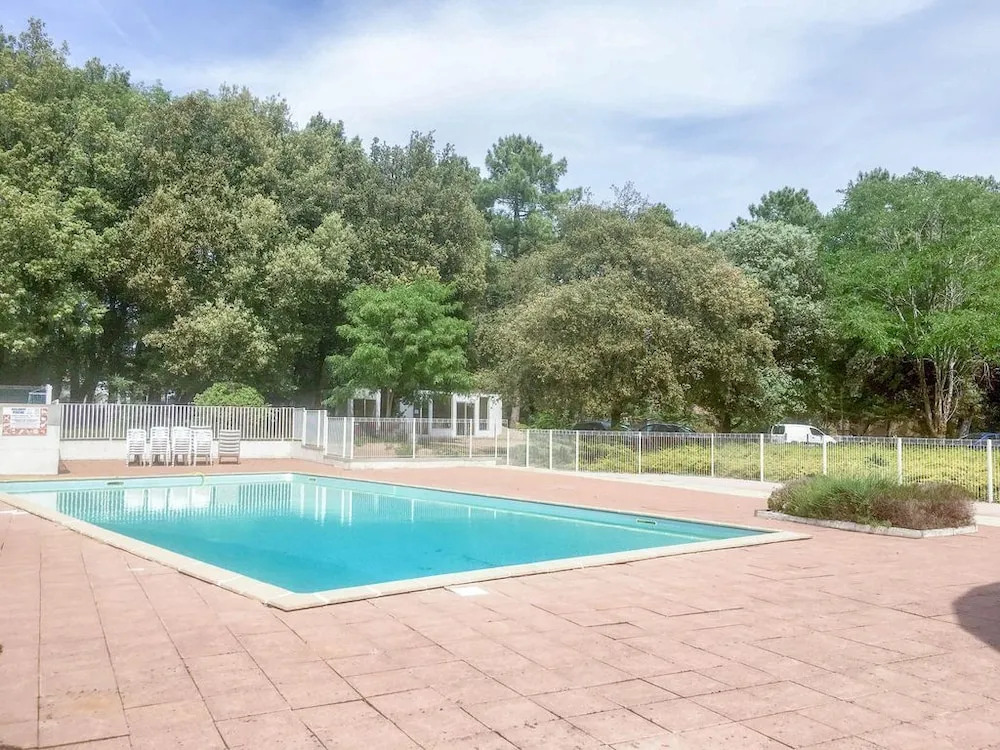 Piscine et Tennis et Proche Plage