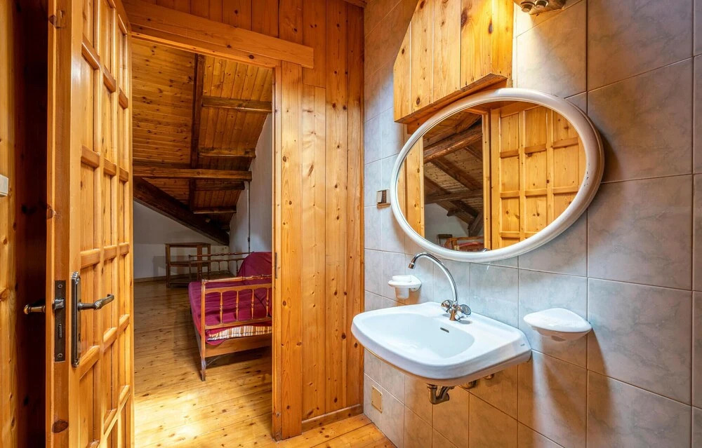 Stunning Home in Loco di Rovegno With Wifi and 2 Bedrooms