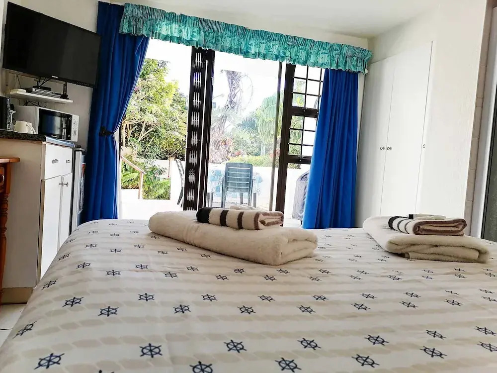 Boathouse Bed & Biscuit - Lower Deck