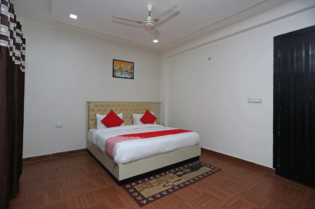 OYO 10536 Hotel Raj Rani