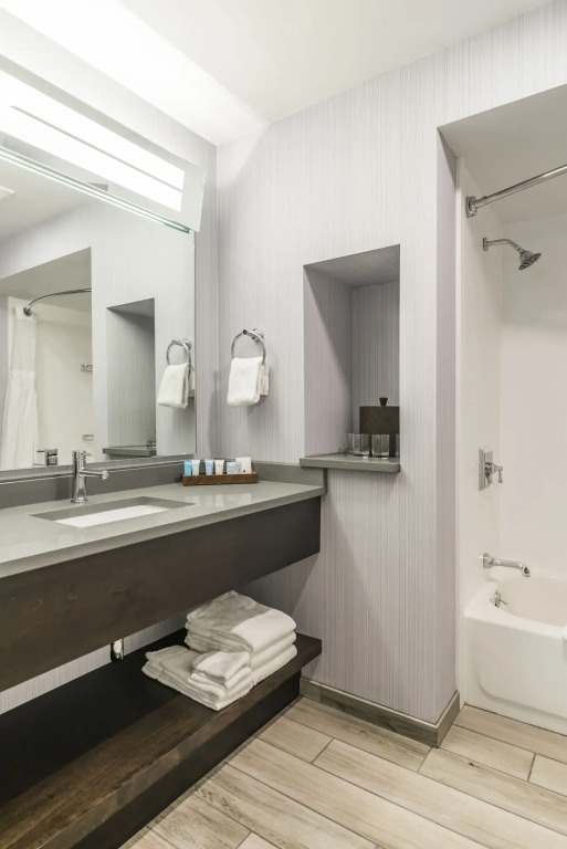 Rockport Inn and Suites