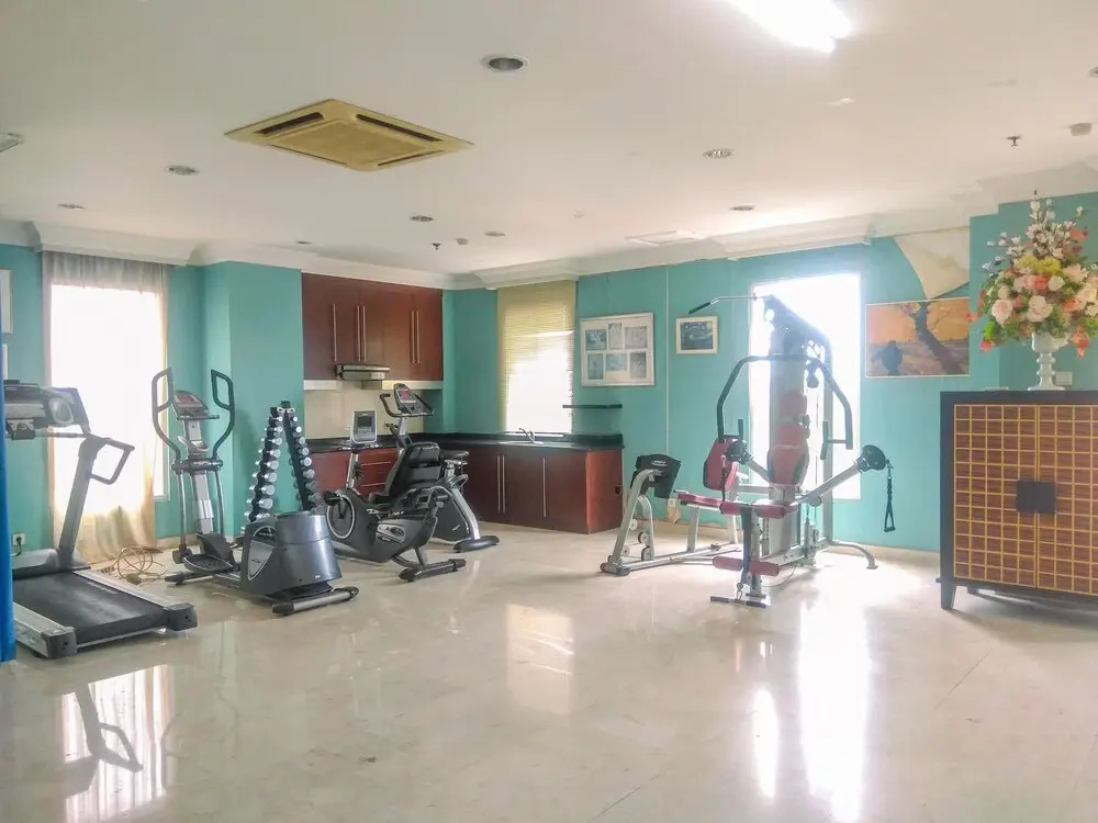 Homey And Comfort Studio At Roosseno Plaza Apartment