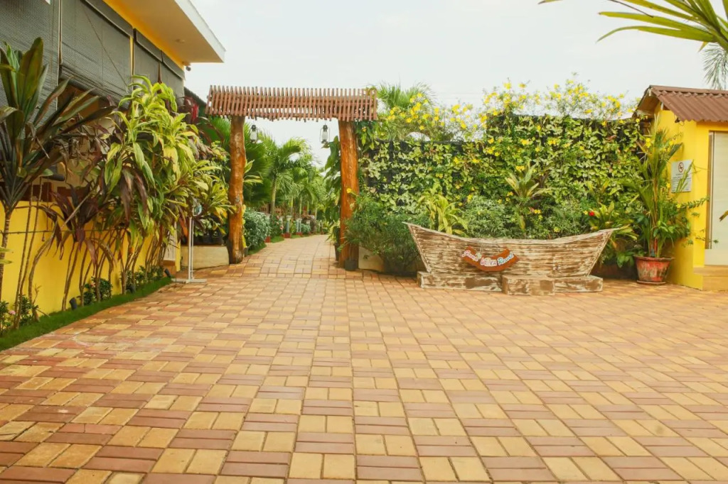 Grand Vatika Resort