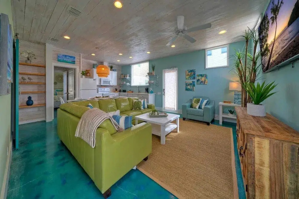 Third Sandbar & Seaglass Landing by Avantstay. Sleeps 30 2 Homes + Dual Pools + Outdoor Living Steps to Beach