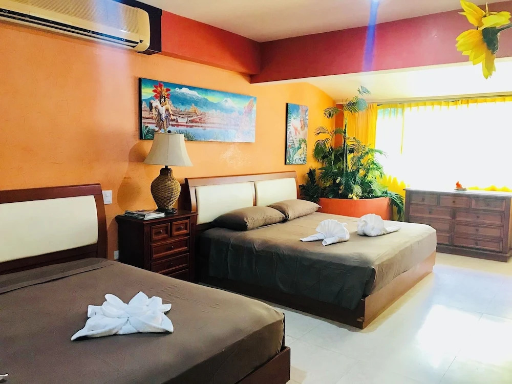 Beautiful 8 People Townhouse Villa Located in Playacar Phase 2