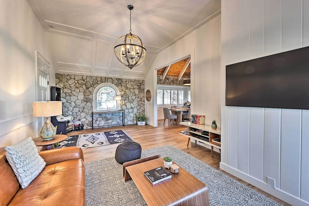 'ridgeline Retreat' w/ Mountain Lake Views!