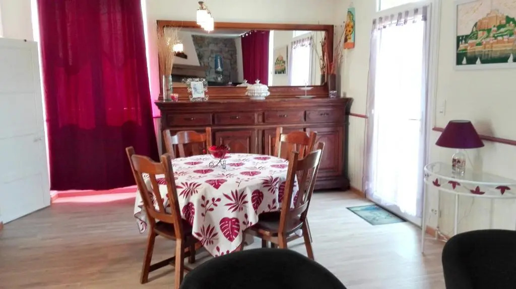 Maison de 2 chambres avec jardin clos et wifi a Sourdeval