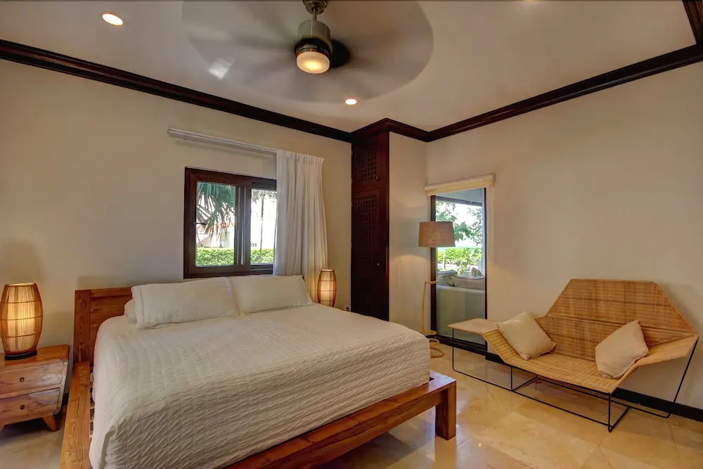 Wonderful 6 Bedroom villa 5 steps to the Best Beach in Playacar