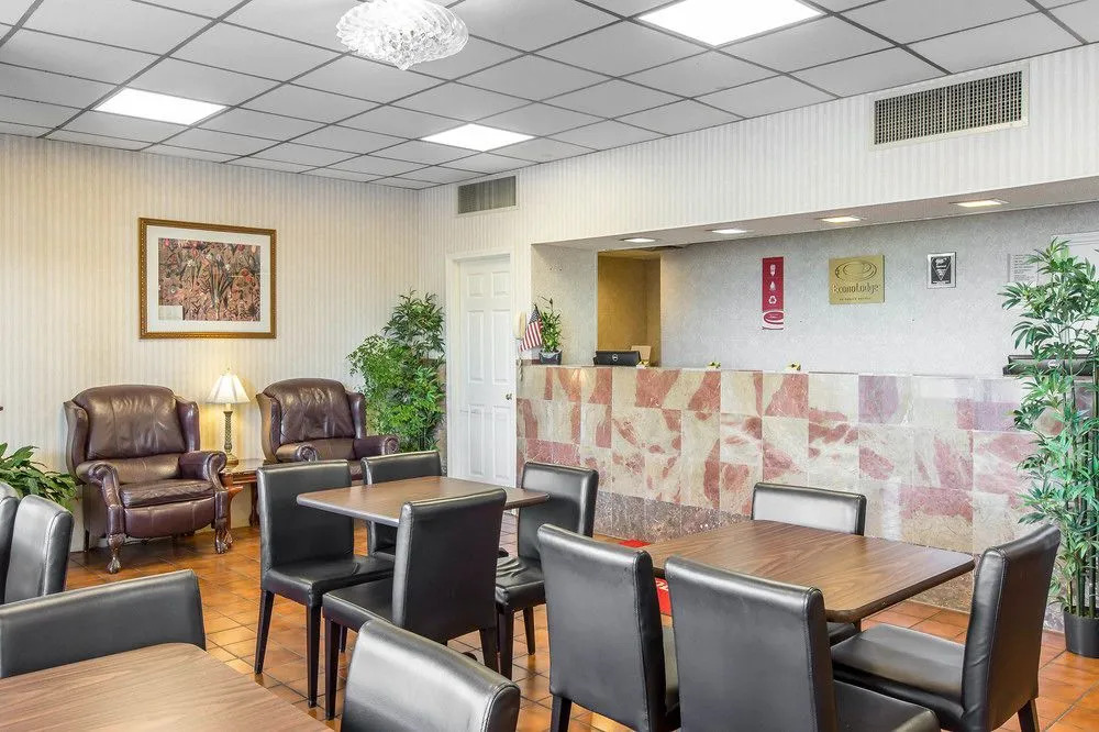 Days Inn Calhoun