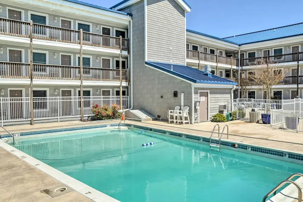 Stroll to Shore: Condo w/ Pool in Ocean City!