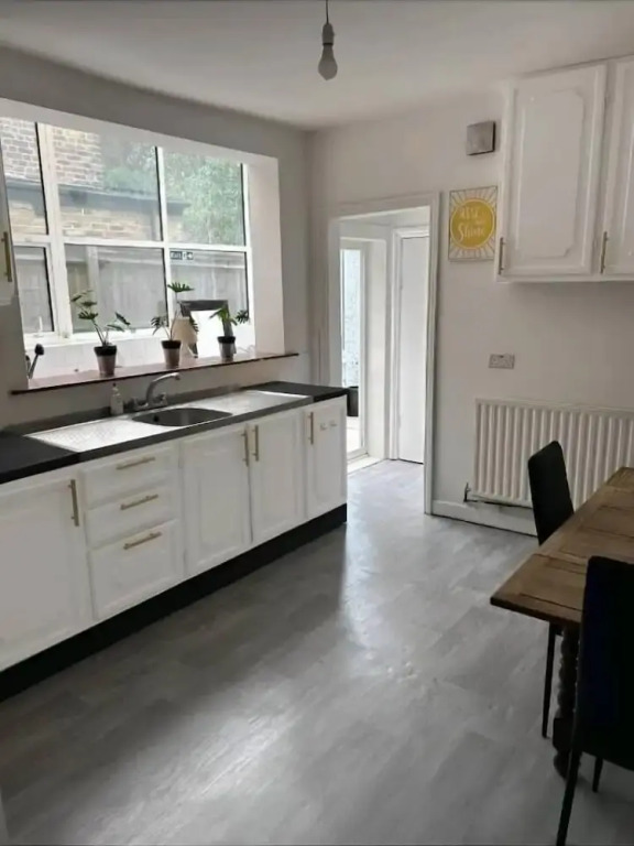 City Centre Duplex Sleeps 4 H55