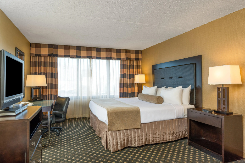 Crowne Plaza Indianapolis-Airport by IHG