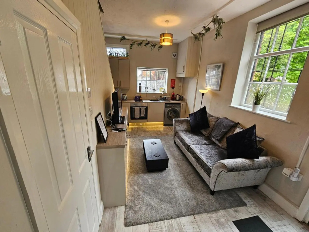 Carlisle Central, Cute Studio Appt, The Cupboard
