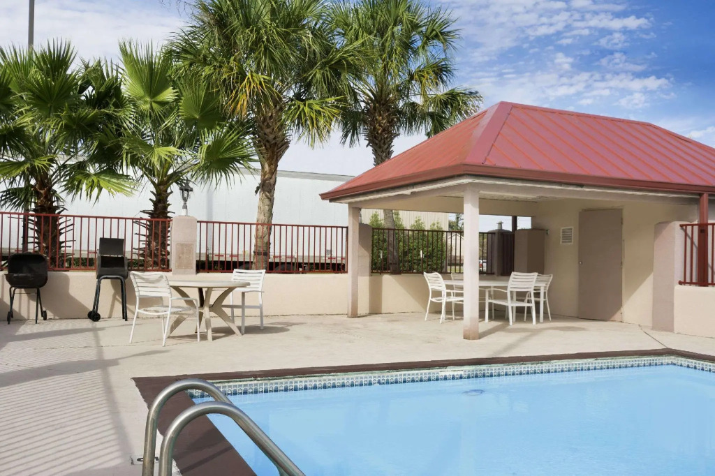 Staywell Suites