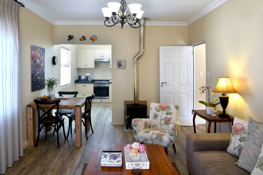 Petit Plaisir is a Romantic Self-catering Cottage on the Side of the Village no1