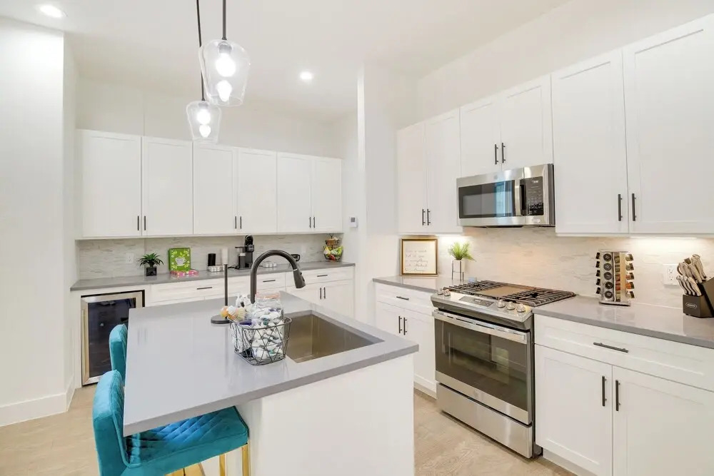 Modern Houston Home w/ Yard, 3 Mi to Toyota Center