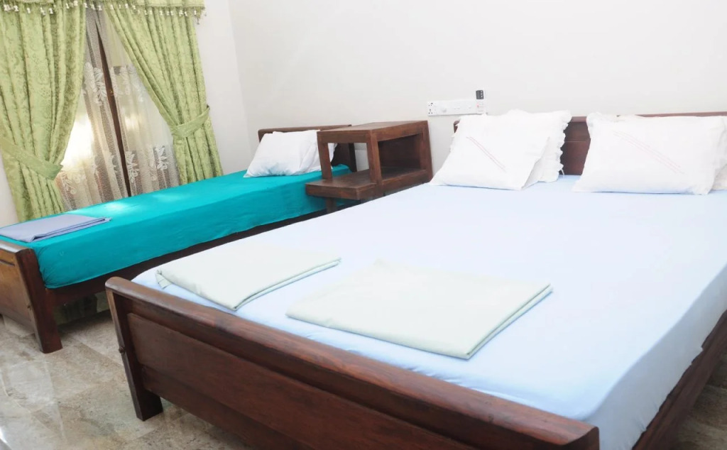 Travellers Home Hotel