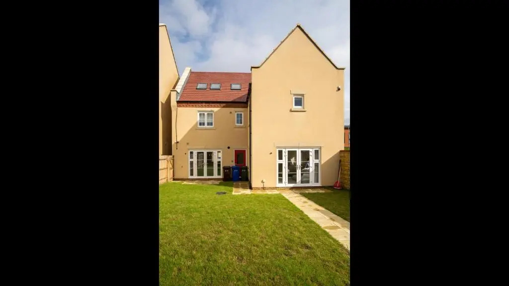 Six Bedroom New-build Detached House In Bicester