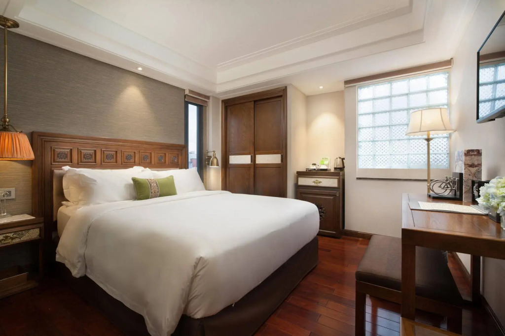 Peridot Gallery Classic Hotel